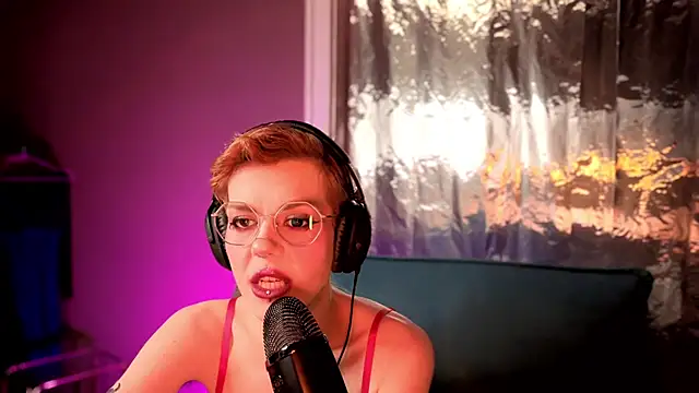 tacodeluxxxe online show from March 21, 2:46 am