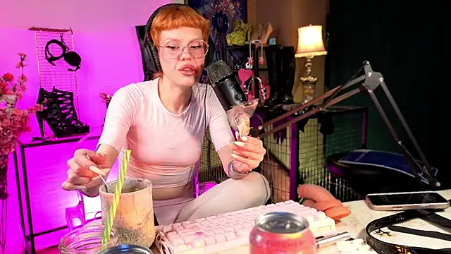 tacodeluxxxe online show from May 10, 9:49 pm