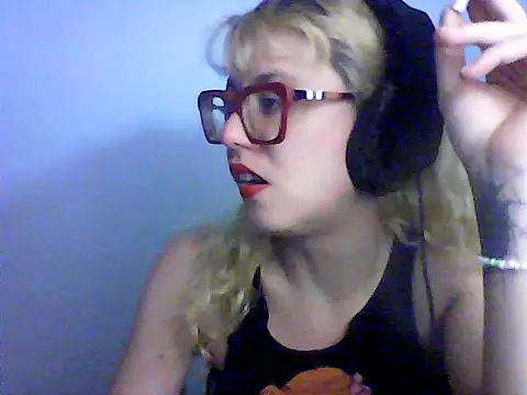Snapshot of BlondieTami chatting on October 23, 11:31 am BlondieTami online show from October 23, 11:31 am