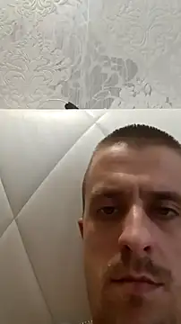 Snapshot of Adidas7217 chatting on November 29, 9:20 am Adidas7217 online show from November 29, 9:20 am