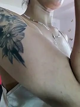 ValeNiitaLuv online show from April 19, 5:25 pm