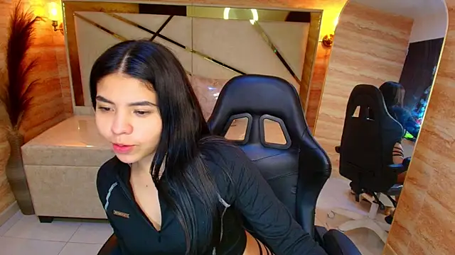 Snapshot of ambarina_r chatting on October 18, 3:08 am ambarina r online show from October 18, 3:08 am
