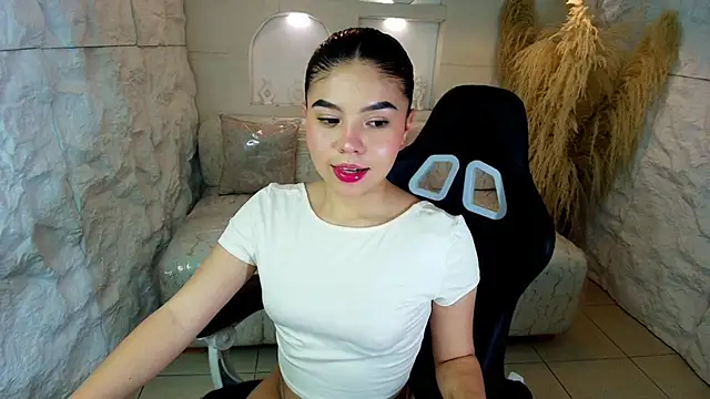 Snapshot of ambarina_r chatting on October 5, 3:19 am ambarina r online show from October 5, 3:19 am