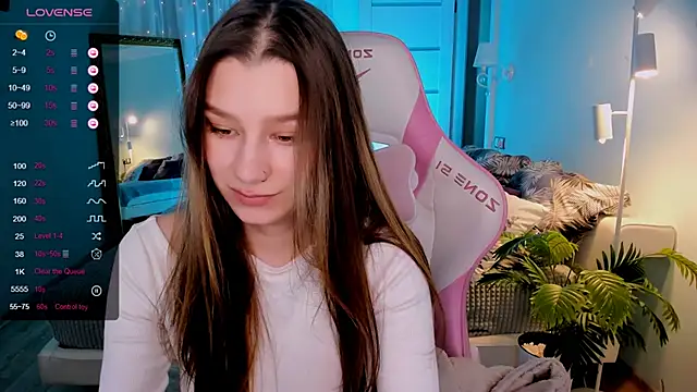 LinaBlossom  online show from May 13, 8:32 am