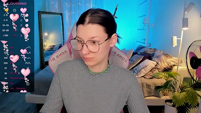 LinaBlossom  online show from May 2, 3:34 am