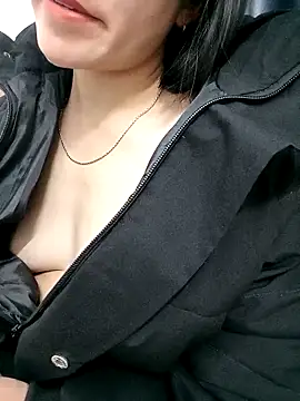 Norah-h online show from November 20, 1:45 pm