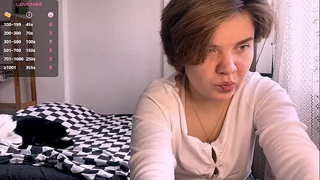 Snapshot of SabrinaFolts chatting on October 12, 9:10 am SabrinaFolts online show from October 12, 9:10 am