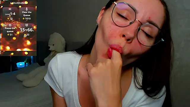 Snapshot of fun_nd_bun chatting on July 17, 2:42 am fun nd bun online show from July 17, 2:42 am