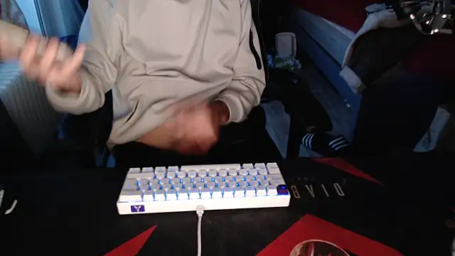 geil20CM2 online show from October 18, 4:31 pm