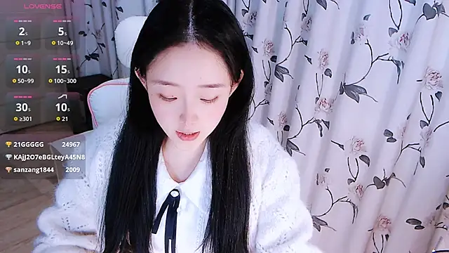 Niannian- online show from November 29, 6:08 pm