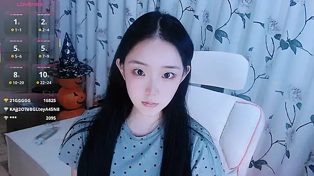 Niannian- online show from October 26, 4:51 pm