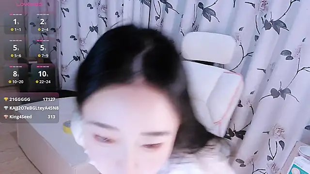 Niannian- online show from November 26, 6:08 pm