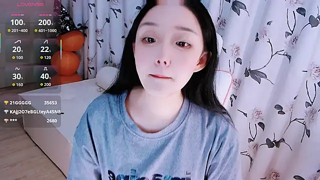 Niannian- online show from November 6, 5:06 pm