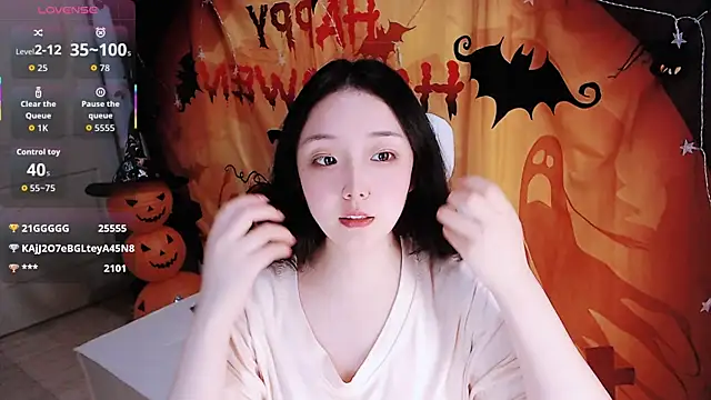 Niannian- online show from October 31, 5:09 pm