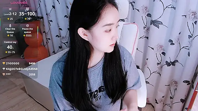 Niannian- online show from October 22, 3:33 pm