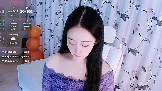 Niannian- online show from November 17, 4:11 pm