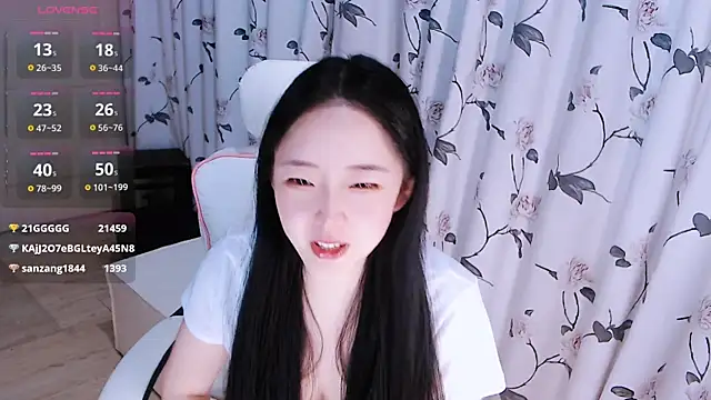 Niannian- online show from November 27, 6:08 pm