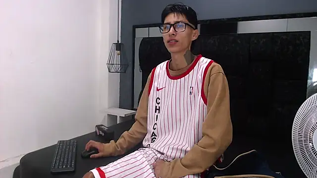 Daniel delux  online show from November 2, 11:15 am