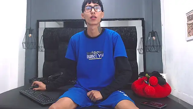 Daniel delux  online show from October 26, 1:00 pm