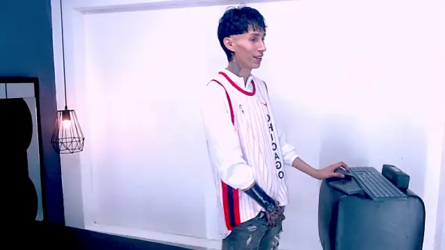 Daniel delux  online show from November 14, 1:15 pm