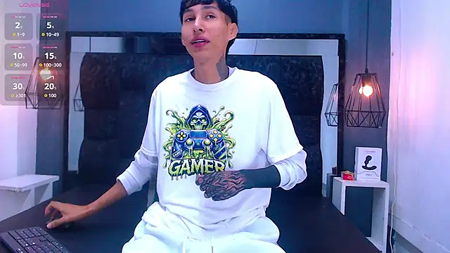 Daniel delux  online show from November 11, 11:49 am