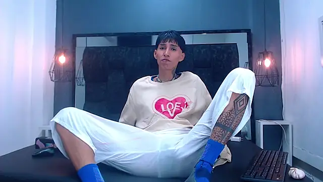 Daniel delux  online show from October 19, 3:09 am