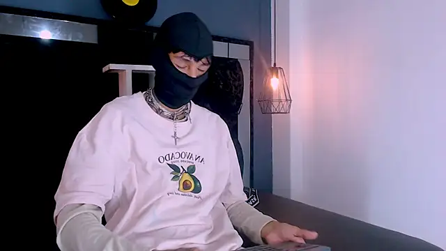 Daniel delux  online show from November 22, 2:05 pm