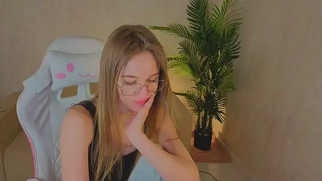 kianawhite online show from February 12, 9:20 am