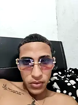 Snapshot of DEIV2_ chatting on February 19, 5:15 am DEIV2 online show from February 19, 5:15 am