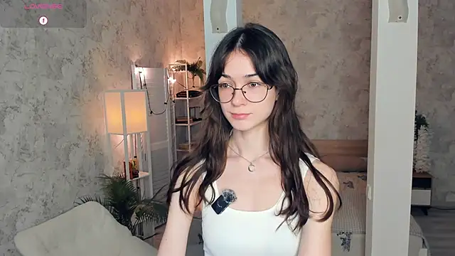 ReneeLippeatt online show from November 8, 7:28 pm