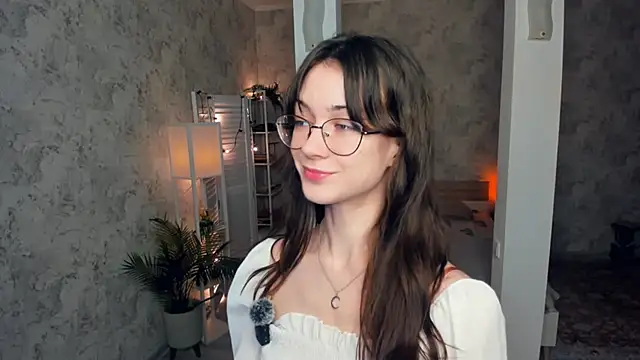 ReneeLippeatt online show from November 26, 7:36 pm