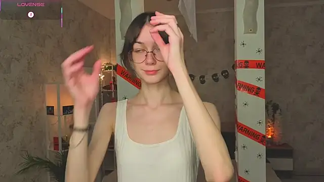 ReneeLippeatt online show from October 30, 7:33 pm