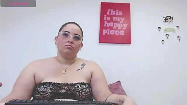 AmandaaWats online show from March 16, 8:33 pm