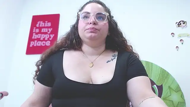 AmandaaWats online show from June 7, 4:56 pm