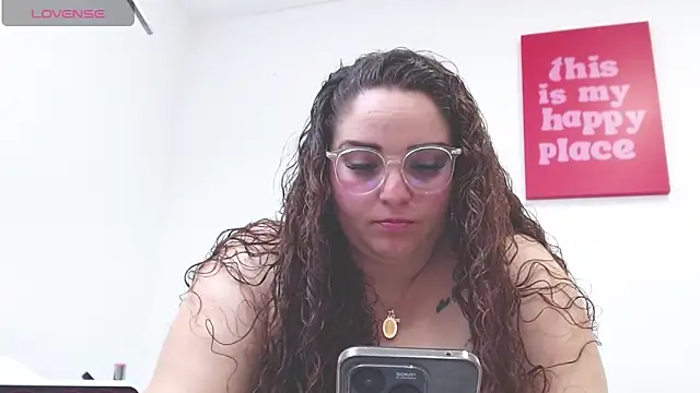 AmandaaWats online show from March 22, 6:42 pm