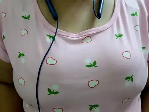 Snapshot of tamilqueenbaby chatting on October 10, 2:07 pm tamilqueenbaby online show from October 10, 2:07 pm
