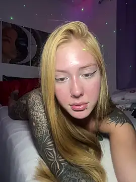Snapshot of Ayla_wiens chatting on February 14, 11:38 pm Ayla wiens online show from February 14, 11:38 pm