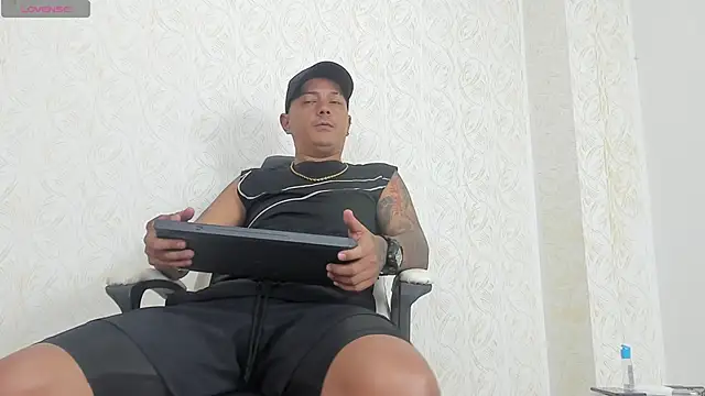 MaximoHall86 online show from September 24, 12:55 pm