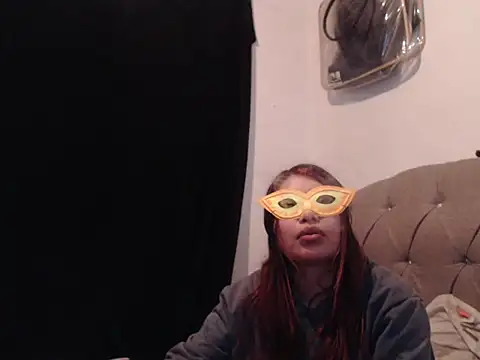 dulce-emily18 online show from September 23, 3:13 am