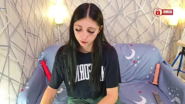 Charming LIA online show from November 3, 6:33 pm