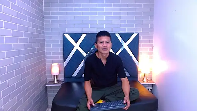 marcus hans  online show from November 15, 7:07 pm