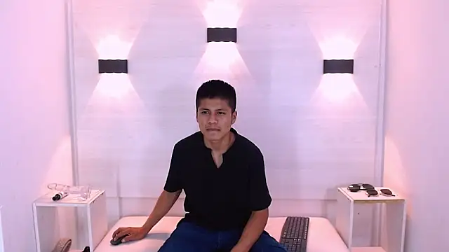 Snapshot of marcus_hans_ chatting on October 18, 12:29 pm marcus hans online show from October 18, 12:29 pm