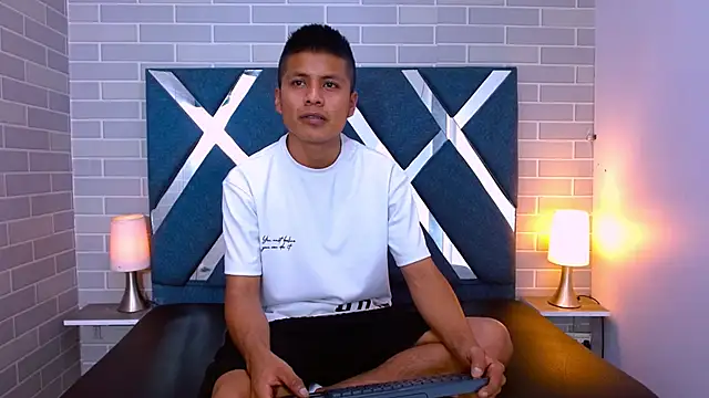 marcus hans  online show from November 7, 7:18 pm