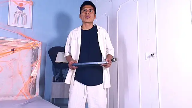 marcus hans  online show from October 25, 7:47 pm