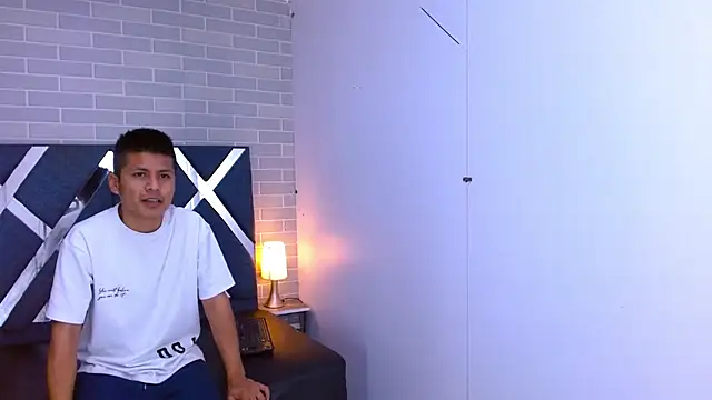 marcus hans  online show from November 11, 7:19 pm