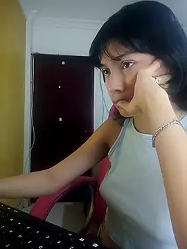 xoxo milk online show from October 28, 4:17 pm