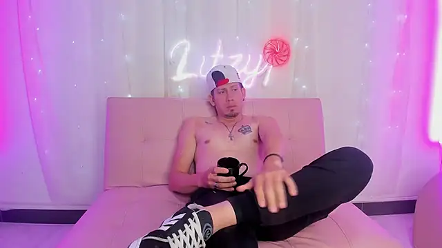 Snapshot of Pink1_ chatting on October 8, 6:41 pm Pink1 online show from October 8, 6:41 pm