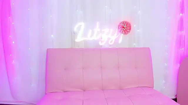 Snapshot of Pink1_ chatting on October 9, 6:41 pm Pink1 online show from October 9, 6:41 pm