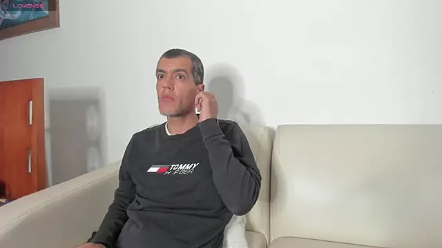 jazmin aladdin online show from September 27, 9:48 am