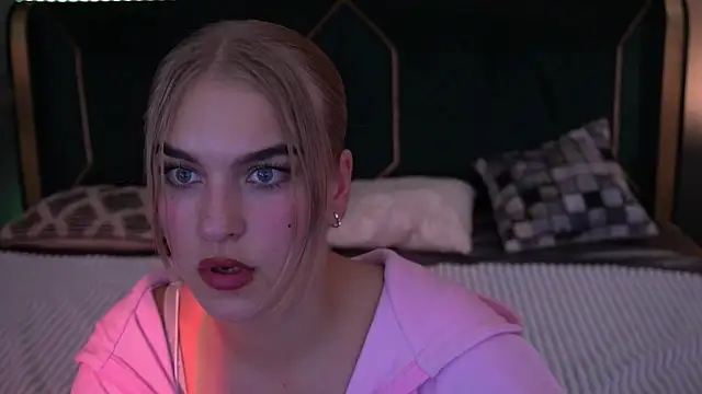 Snapshot of AlinaLiii chatting on November 10, 8:58 pm AlinaLiii online show from November 10, 8:58 pm